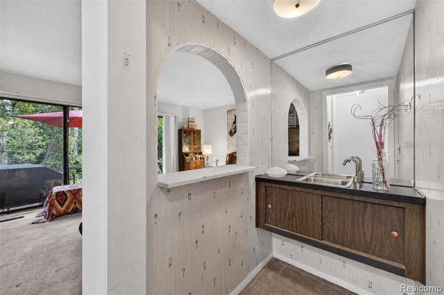 1439 Oakbrook, Rochester Hills, MI 48307