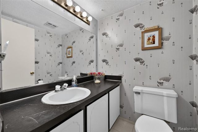 1439 Oakbrook, Rochester Hills, MI 48307