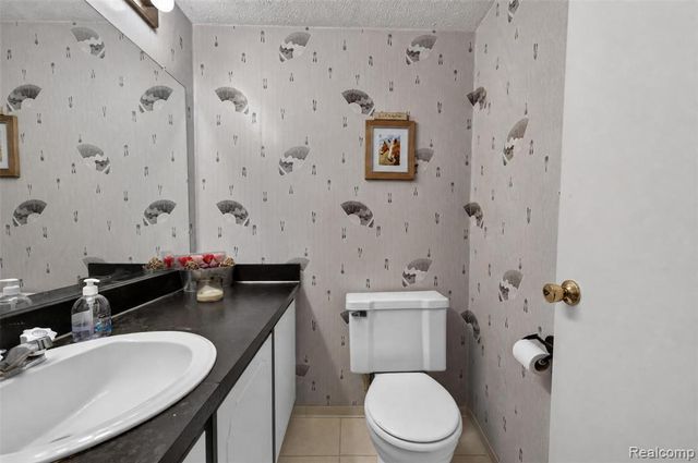 1439 Oakbrook, Rochester Hills, MI 48307