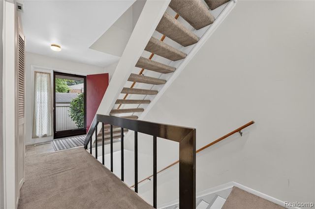 1439 Oakbrook, Rochester Hills, MI 48307