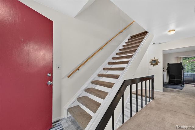 1439 Oakbrook, Rochester Hills, MI 48307