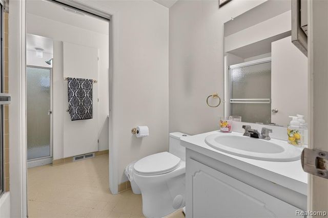 1439 Oakbrook, Rochester Hills, MI 48307