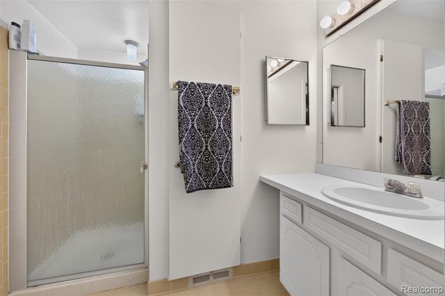1439 Oakbrook, Rochester Hills, MI 48307
