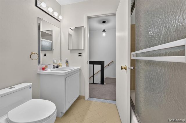 1439 Oakbrook, Rochester Hills, MI 48307