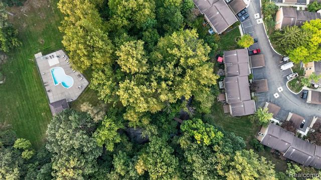 1439 Oakbrook, Rochester Hills, MI 48307