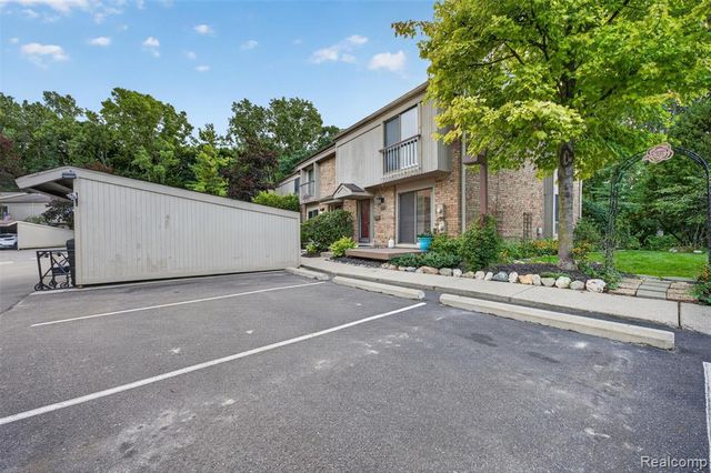 1439 Oakbrook, Rochester Hills, MI 48307
