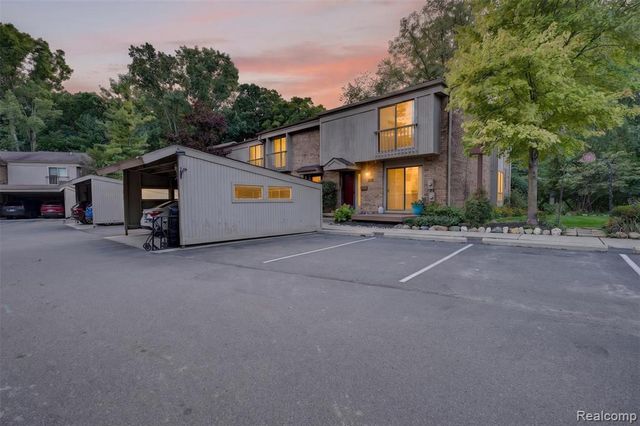 1439 Oakbrook, Rochester Hills, MI 48307