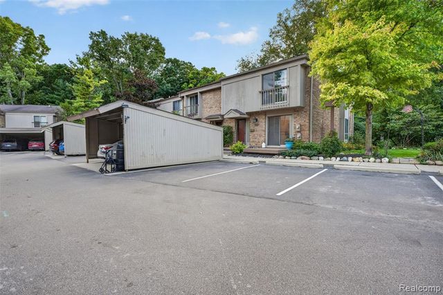 1439 Oakbrook, Rochester Hills, MI 48307