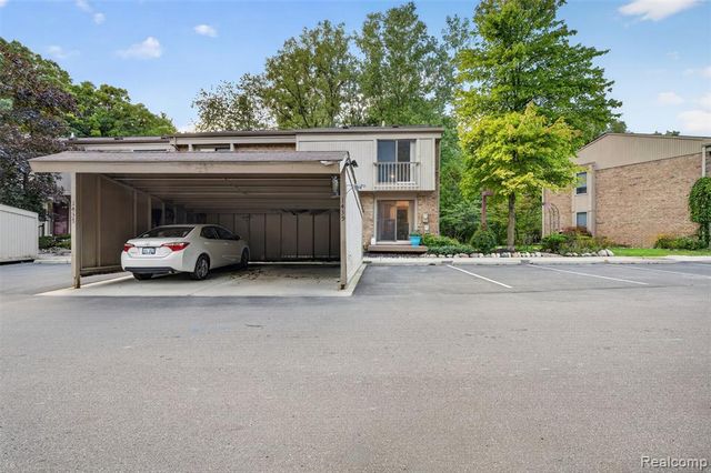 1439 Oakbrook, Rochester Hills, MI 48307