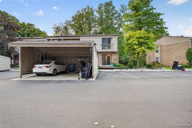 1439 Oakbrook, Rochester Hills, MI 48307