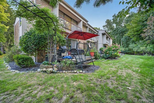 1439 Oakbrook, Rochester Hills, MI 48307