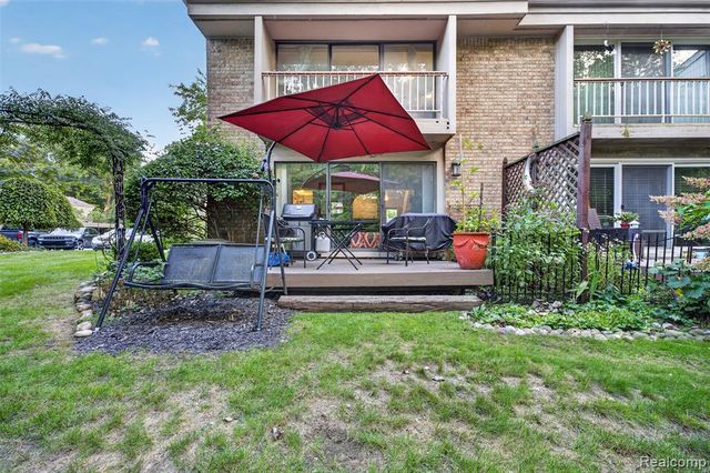 1439 Oakbrook, Rochester Hills, MI 48307