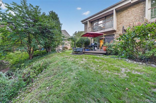 1439 Oakbrook, Rochester Hills, MI 48307
