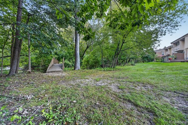 1439 Oakbrook, Rochester Hills, MI 48307