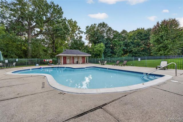 1439 Oakbrook, Rochester Hills, MI 48307