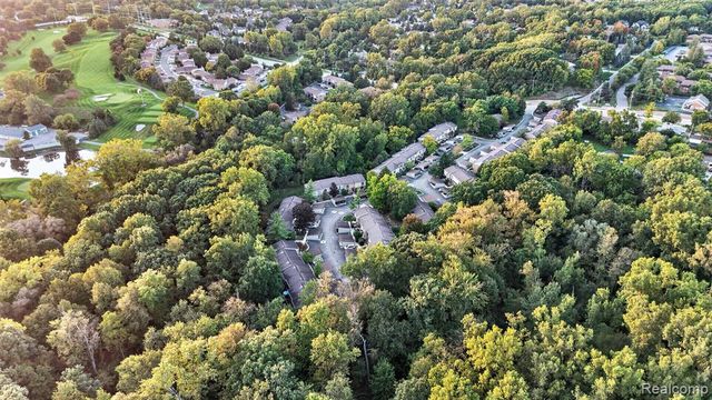 1439 Oakbrook, Rochester Hills, MI 48307