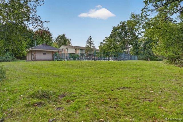 1439 Oakbrook, Rochester Hills, MI 48307