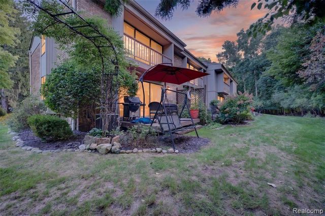 1439 Oakbrook, Rochester Hills, MI 48307