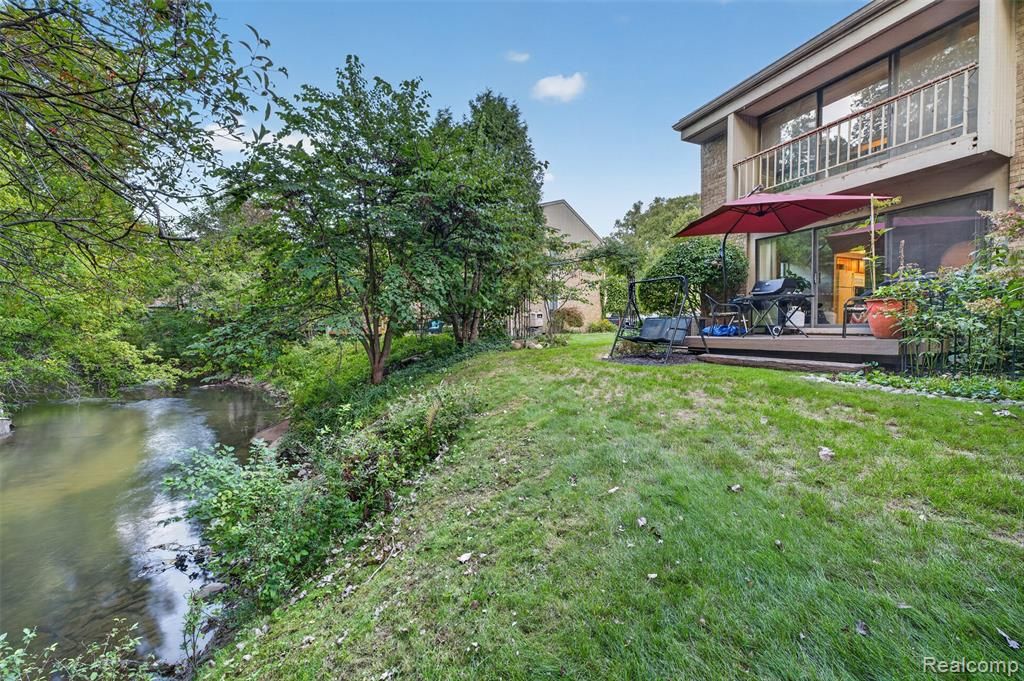 1439 Oakbrook, Rochester Hills, MI 48307