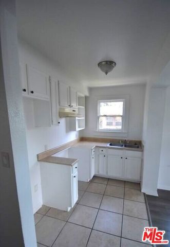 915 E 50th Street, Los Angeles, CA 90011