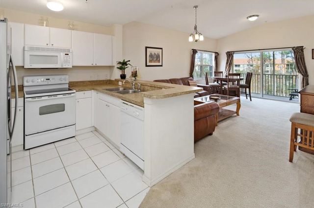 4510 Botanical Place CIR 402, Naples, FL 34112