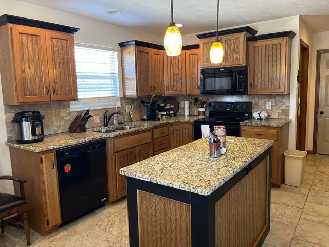 1365 South Mission Avenue, Bolivar, MO 65613