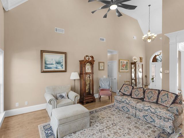 100 S Cambridge Drive, Griffin, GA 30224