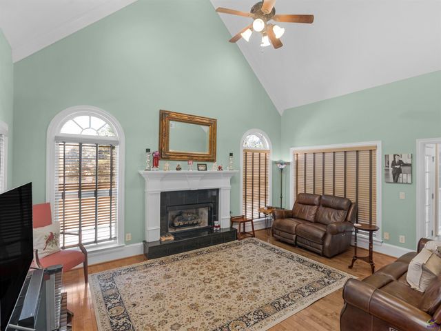 100 S Cambridge Drive, Griffin, GA 30224