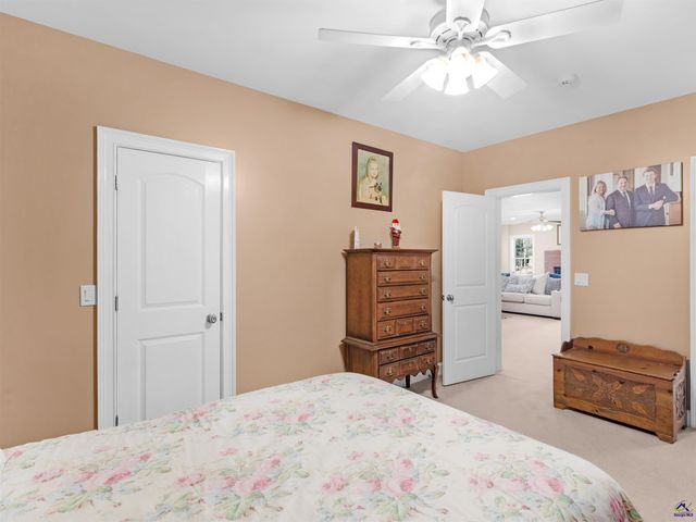 100 S Cambridge Drive, Griffin, GA 30224