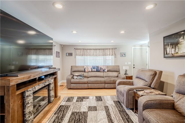 1785 W Shore Road, Warwick, RI 02889