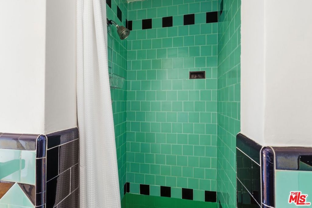 Image 14 of property listing at 1042 S Crescent Heights Boulevard, Los Angeles, CA 90035