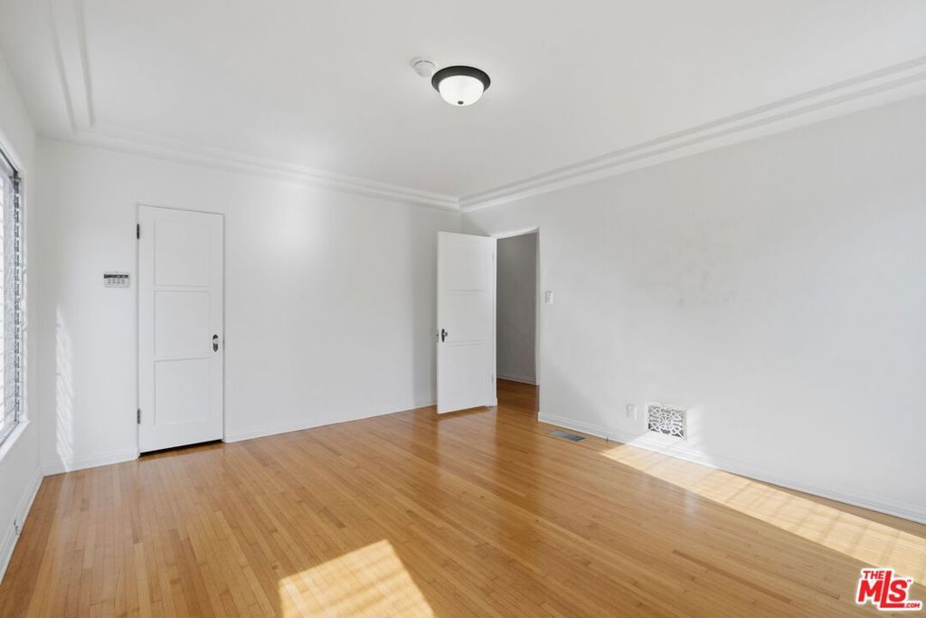 Image 18 of property listing at 1042 S Crescent Heights Boulevard, Los Angeles, CA 90035