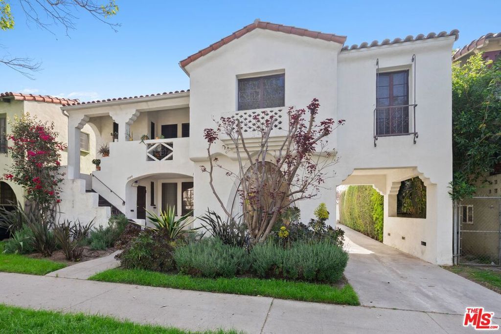 Image 2 of property listing at 1042 S Crescent Heights Boulevard, Los Angeles, CA 90035