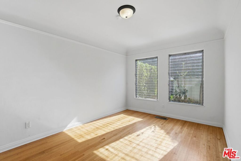 Image 22 of property listing at 1042 S Crescent Heights Boulevard, Los Angeles, CA 90035