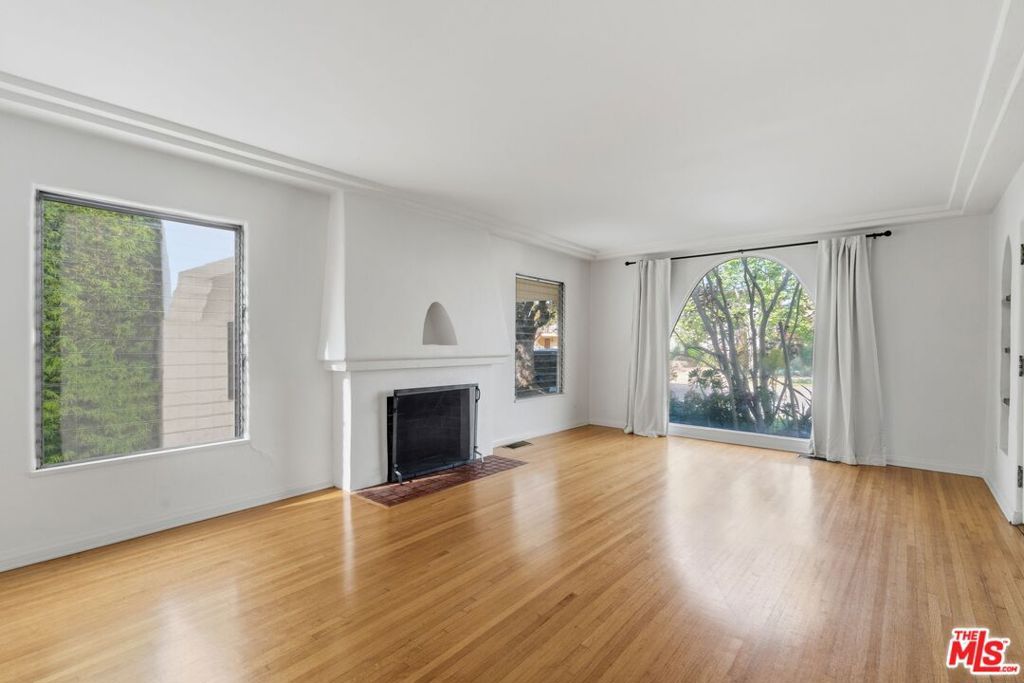 Image 3 of property listing at 1042 S Crescent Heights Boulevard, Los Angeles, CA 90035