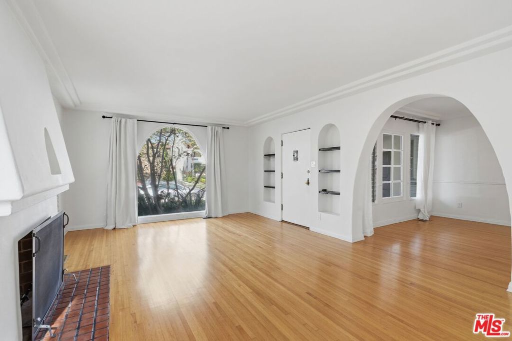 Image 4 of property listing at 1042 S Crescent Heights Boulevard, Los Angeles, CA 90035