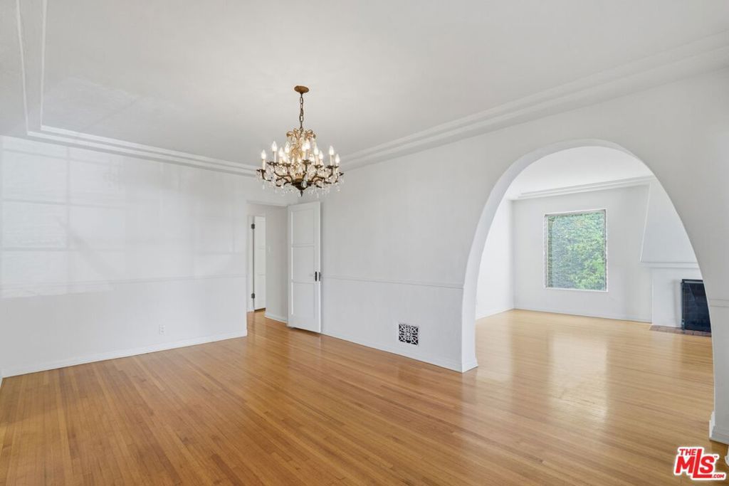 Image 6 of property listing at 1042 S Crescent Heights Boulevard, Los Angeles, CA 90035