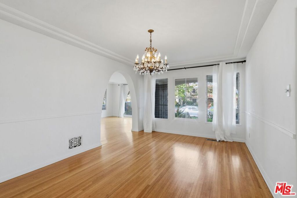 Image 7 of property listing at 1042 S Crescent Heights Boulevard, Los Angeles, CA 90035