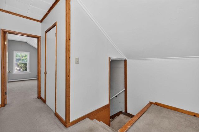 1129 W NEW YORK AVENUE, Oshkosh, WI 54901