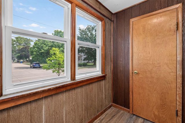 1129 W NEW YORK AVENUE, Oshkosh, WI 54901