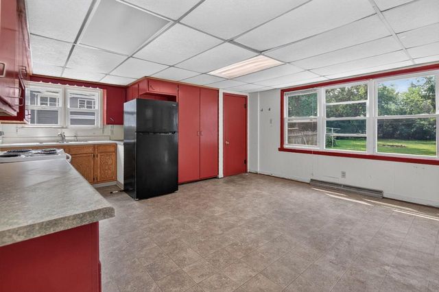1129 W NEW YORK AVENUE, Oshkosh, WI 54901