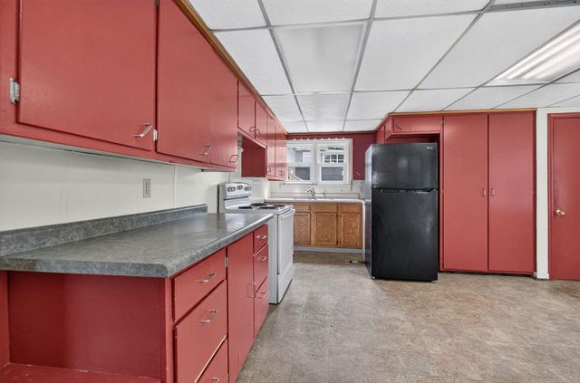 1129 W NEW YORK AVENUE, Oshkosh, WI 54901