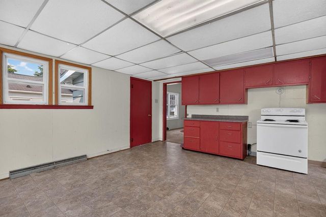 1129 W NEW YORK AVENUE, Oshkosh, WI 54901