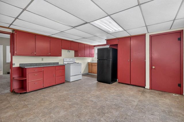 1129 W NEW YORK AVENUE, Oshkosh, WI 54901