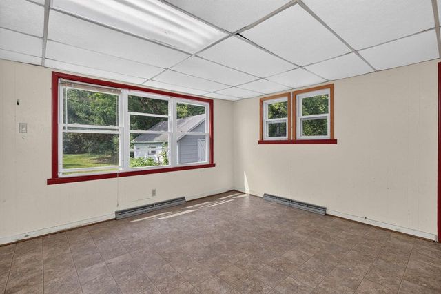 1129 W NEW YORK AVENUE, Oshkosh, WI 54901