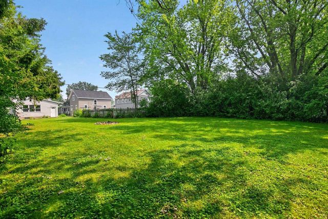 1129 W NEW YORK AVENUE, Oshkosh, WI 54901