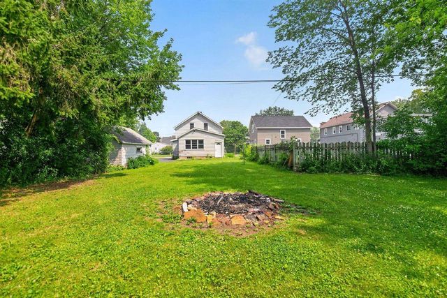 1129 W NEW YORK AVENUE, Oshkosh, WI 54901