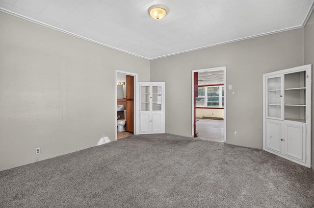 1129 W NEW YORK AVENUE, Oshkosh, WI 54901
