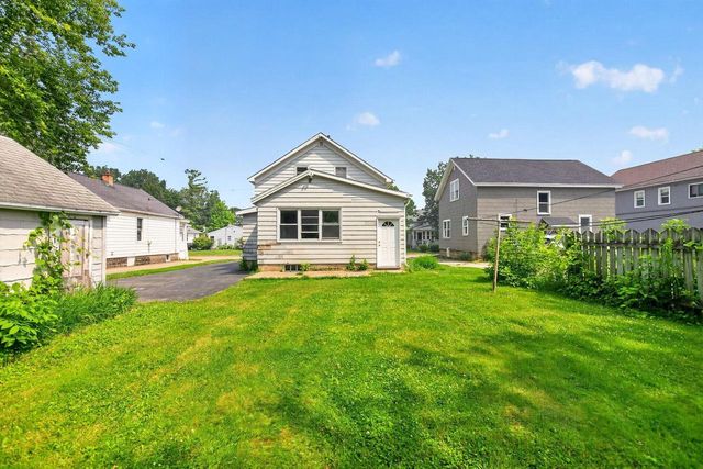 1129 W NEW YORK AVENUE, Oshkosh, WI 54901