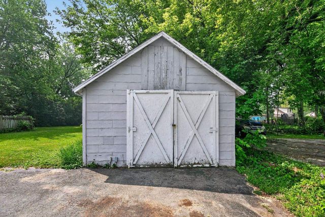 1129 W NEW YORK AVENUE, Oshkosh, WI 54901